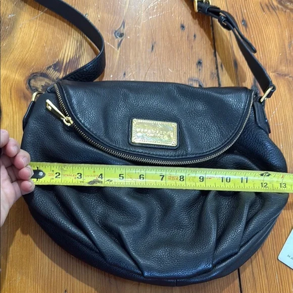 Marc Jacobs Leather Black Crossbody Bag with Adjustable Strap and Slouchy Design - Picture 10 of 11